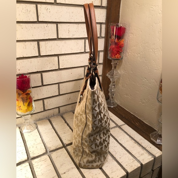 2 - Piece - Micheal Kors - Signature Jacquard North South Tote and Wallet - Picture 8 of 16